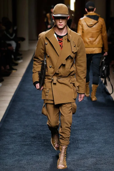 Look 43